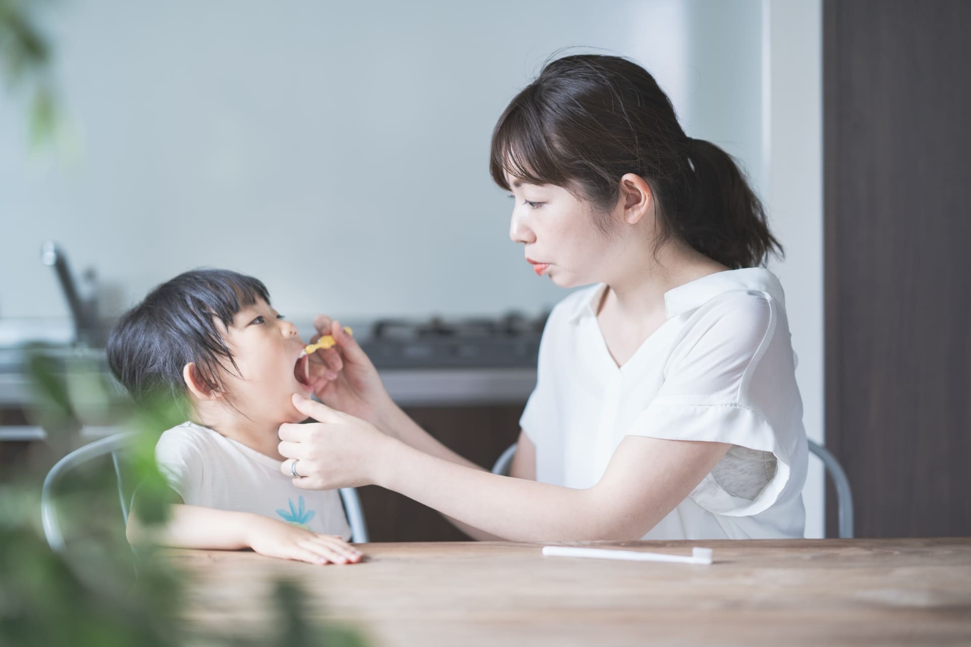 子供の歯が茶色くなる原因は？着色を防ぐ簡単ケア方法とは